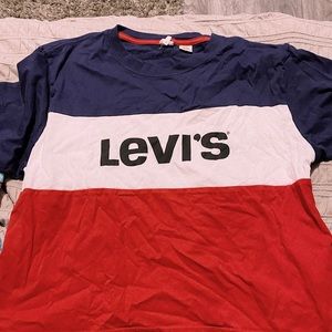 Levi’s top